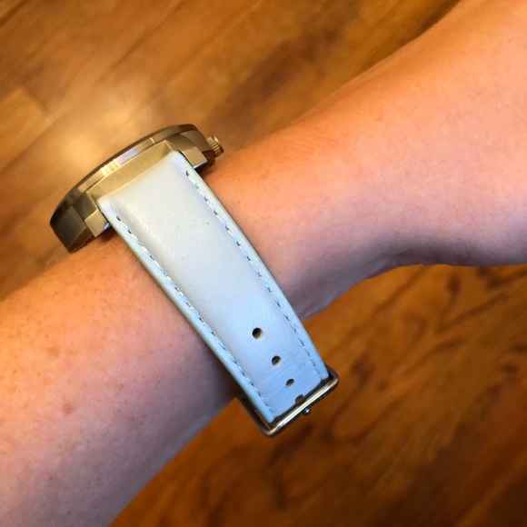 MVMT women’s watch 🤍 - Picture 5 of 8